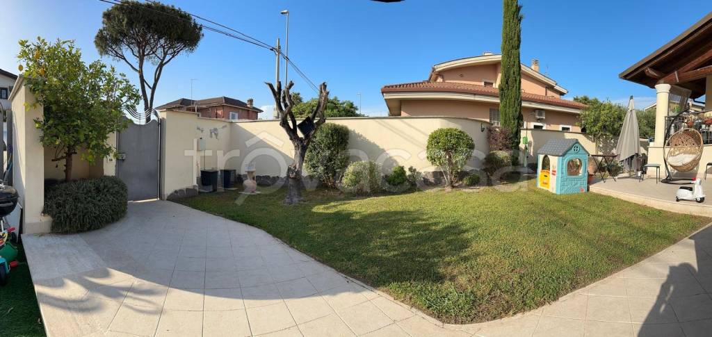 casa indipendente in vendita a Roma in zona Infernetto