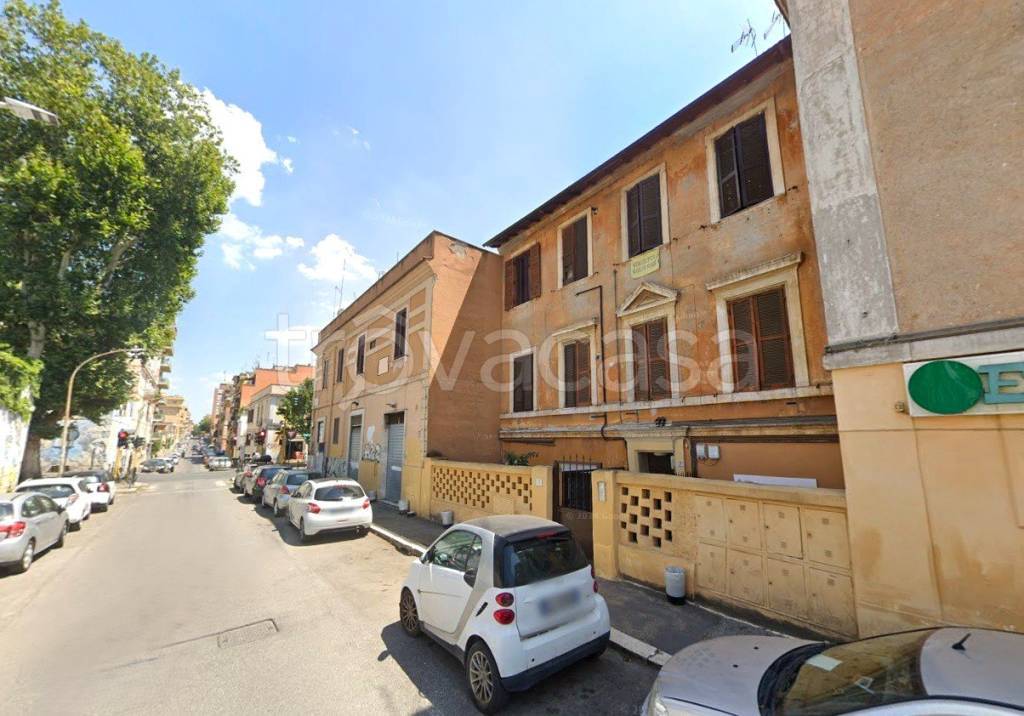 appartamento in vendita a Roma in zona Tuscolano