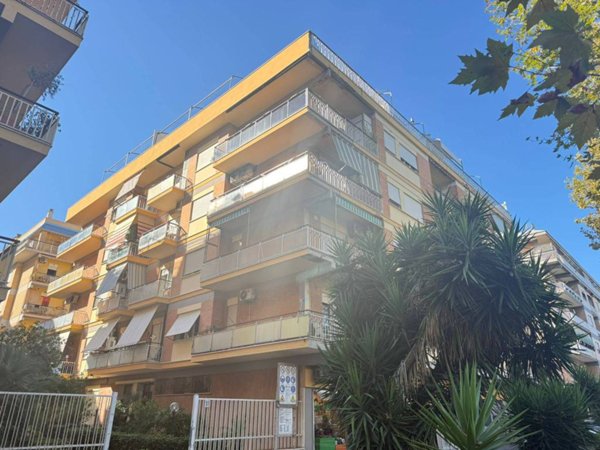 appartamento in vendita a Roma in zona Ostia