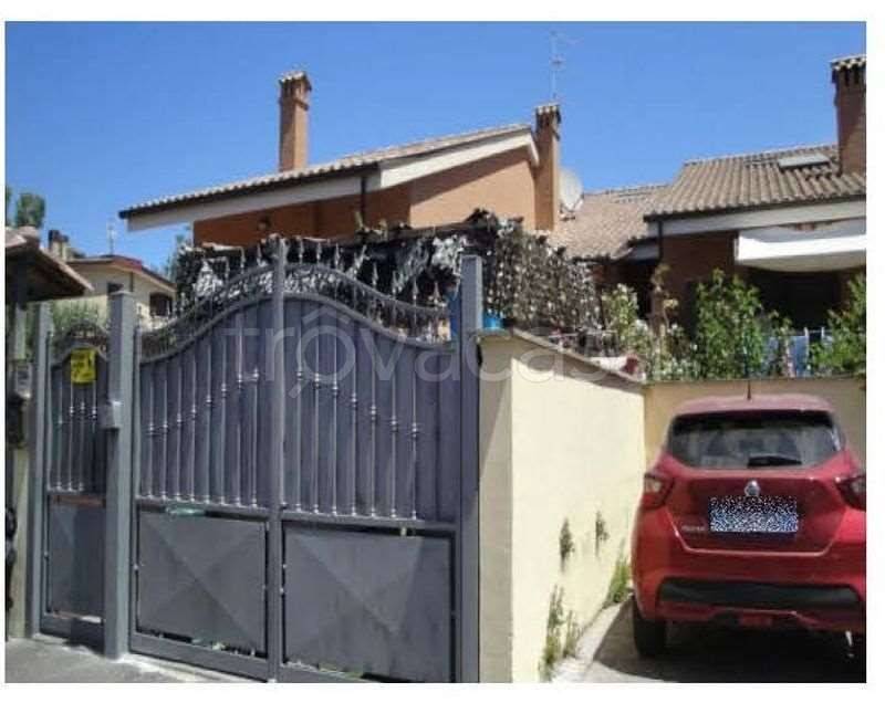 appartamento in vendita a Roma in zona Dragona/Bagnoletto