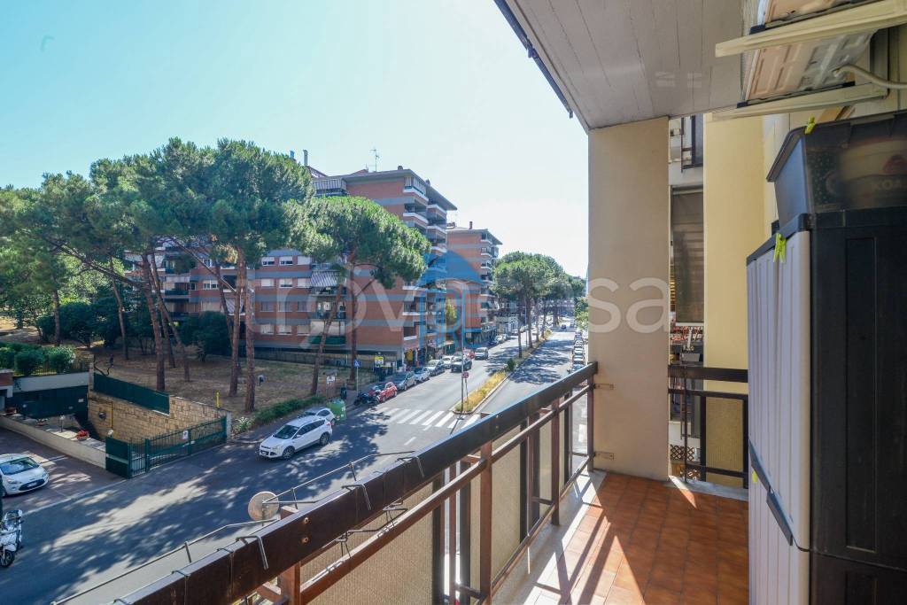 appartamento in vendita a Roma in zona EUR
