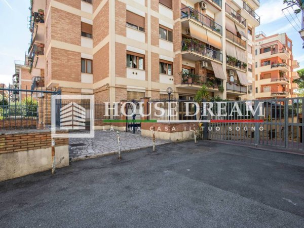 appartamento in vendita a Roma in zona Appio Claudio