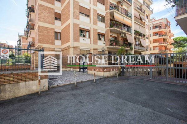 appartamento in vendita a Roma in zona Appio Claudio