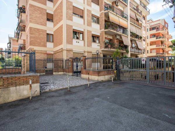 appartamento in vendita a Roma in zona Appio Claudio