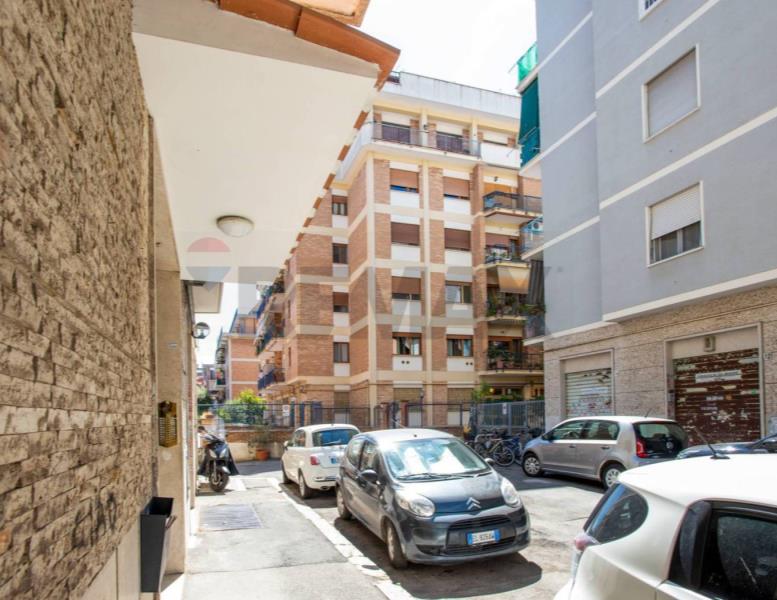 appartamento in vendita a Roma in zona Appio Claudio