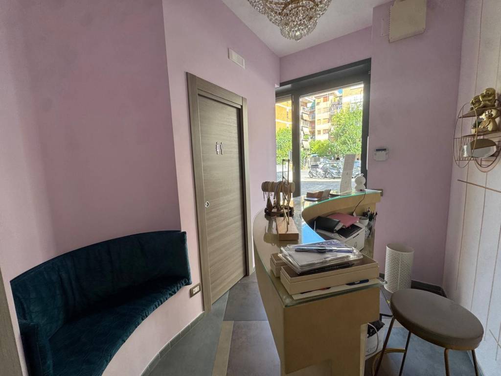 negozio in vendita a Roma in zona Gianicolense