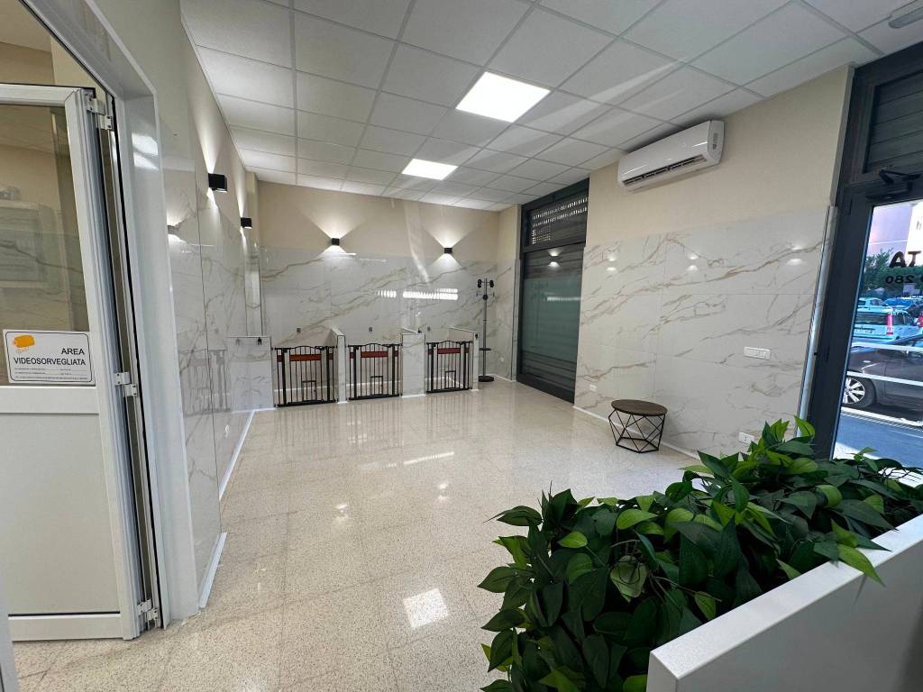 negozio in vendita a Roma in zona Alessandrino