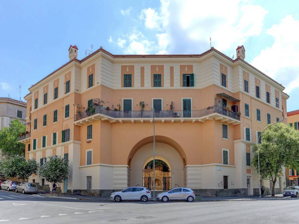 appartamento in vendita a Roma in zona Ostiense