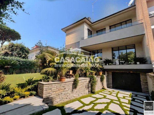 casa indipendente in vendita a Roma in zona Axa