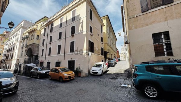 locale commerciale in vendita a Roma in zona Prenestino-Labicano