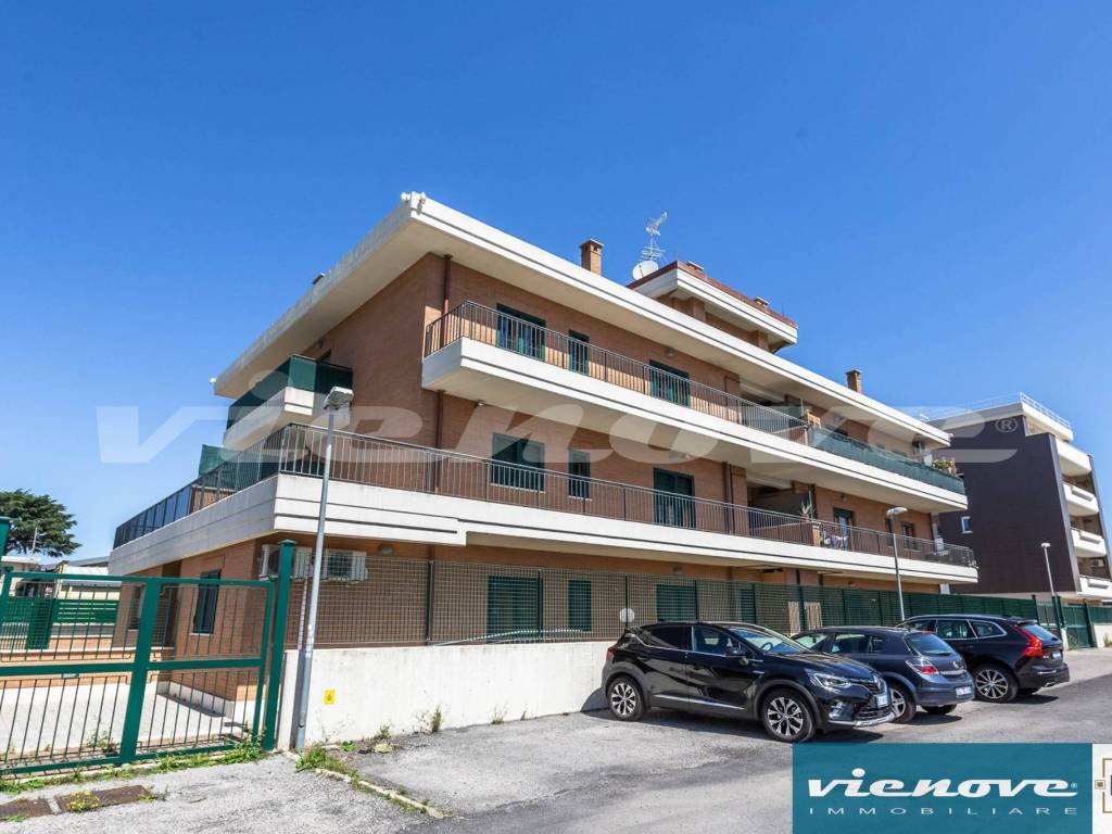 appartamento in vendita a Roma in zona Osteria del Curato