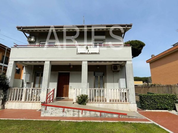 appartamento in vendita a Roma in zona Ostia
