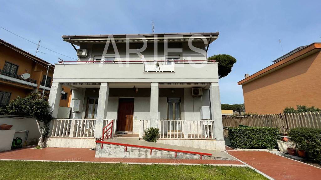 appartamento in vendita a Roma in zona Ostia
