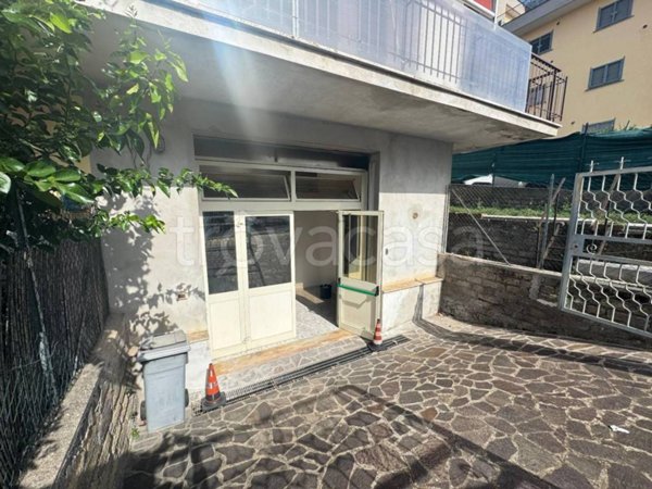 negozio in vendita a Roma in zona Finocchio