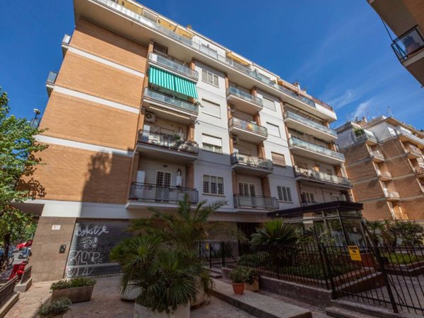 appartamento in vendita a Roma in zona Appio Latino