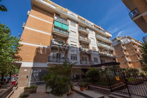 appartamento in vendita a Roma in zona Appio Latino