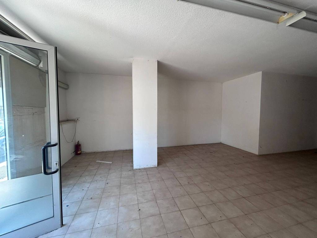 negozio in vendita a Roma in zona Acilia