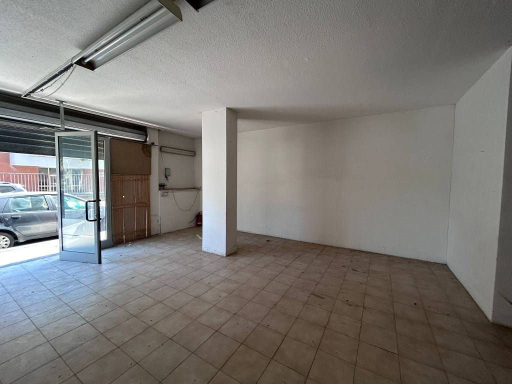 negozio in vendita a Roma in zona Acilia