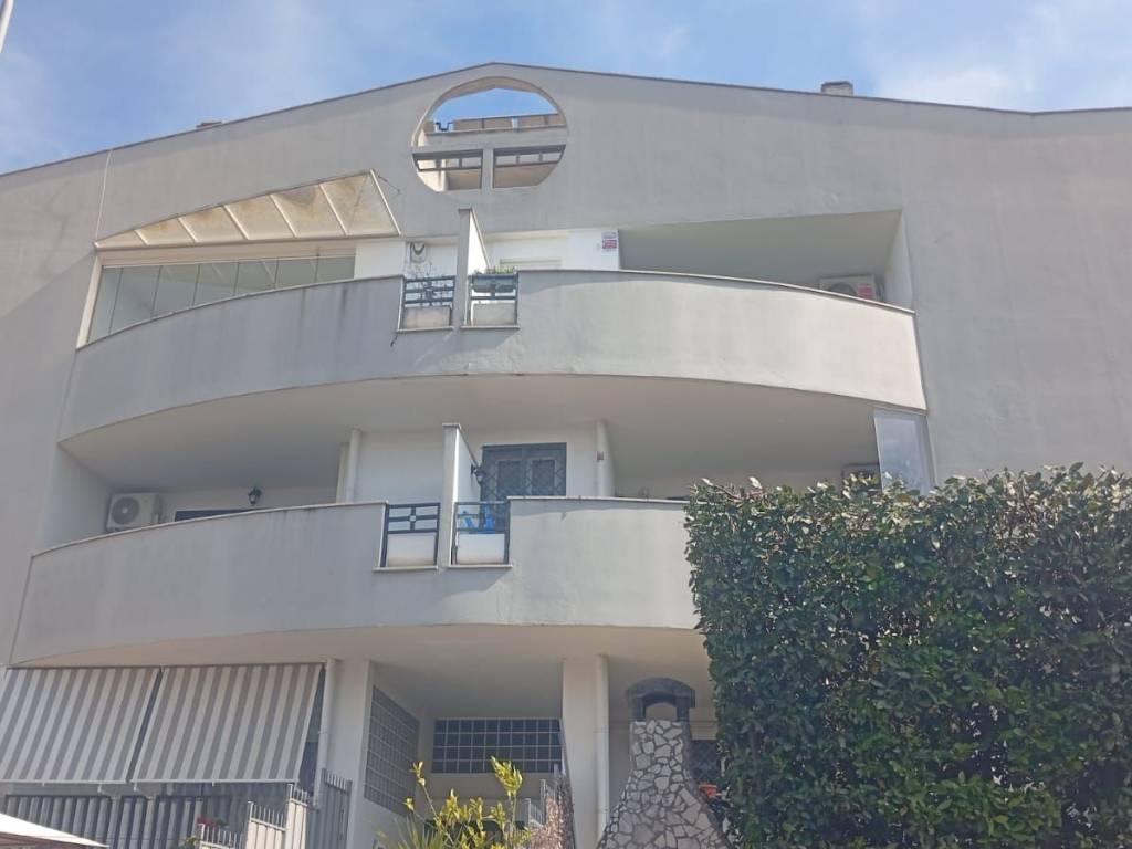 appartamento in vendita a Roma in zona Tor Bella Monaca