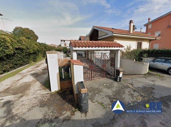 casa indipendente in vendita a Roma