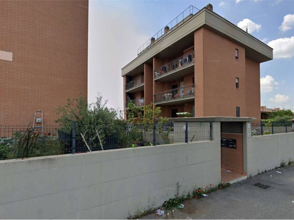 appartamento in vendita a Roma in zona Lunghezza