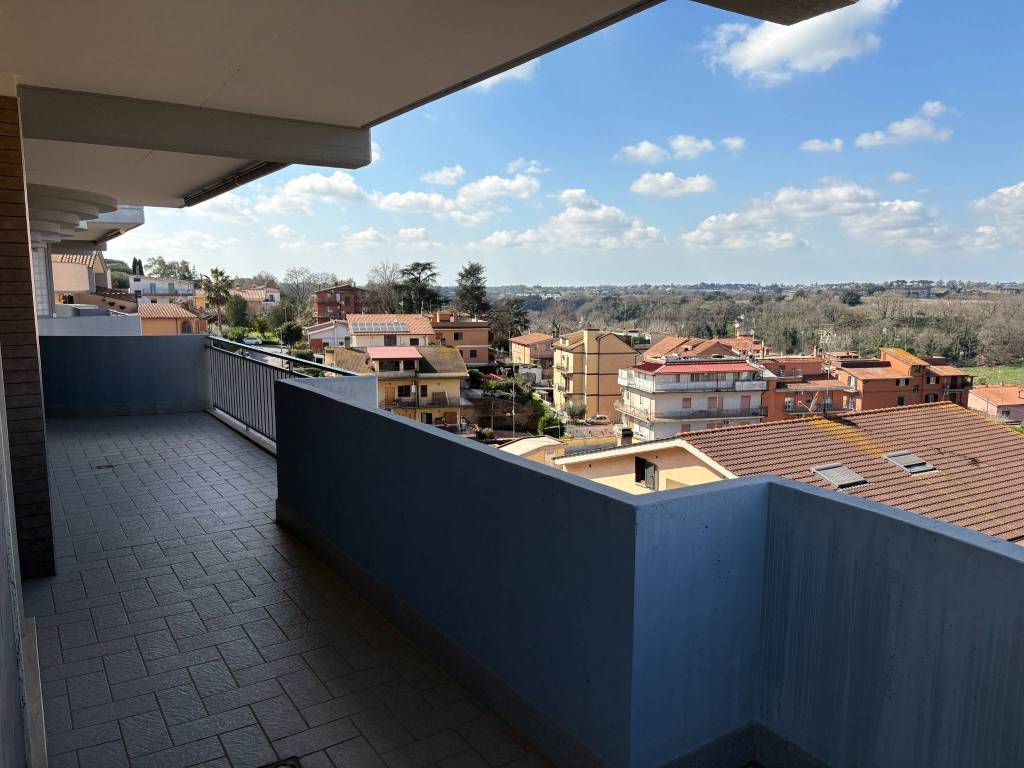 appartamento in vendita a Roma in zona Pantan Monastero