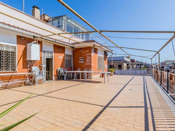 appartamento in vendita a Roma in zona Prenestino-Labicano