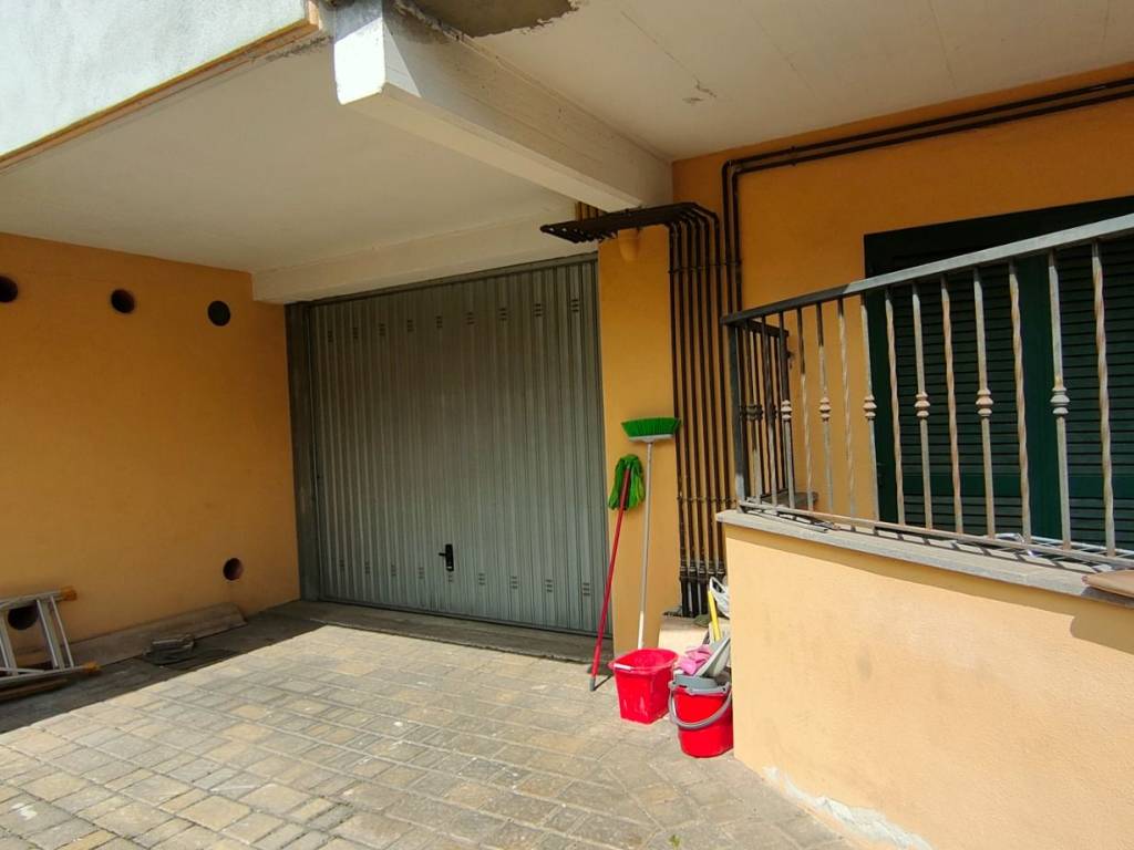 appartamento in vendita a Roma in zona Pantan Monastero