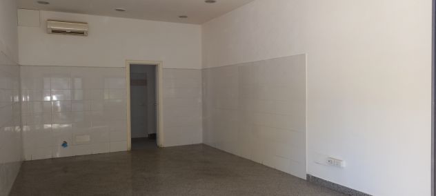 negozio in vendita a Roma in zona Torre Maura