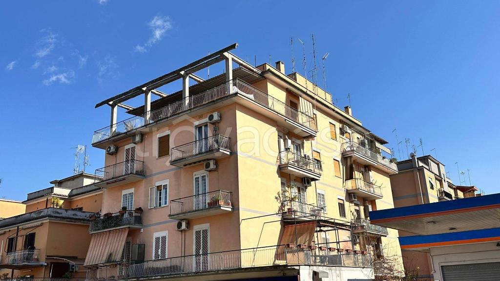 appartamento in vendita a Roma in zona Prenestino-Centocelle