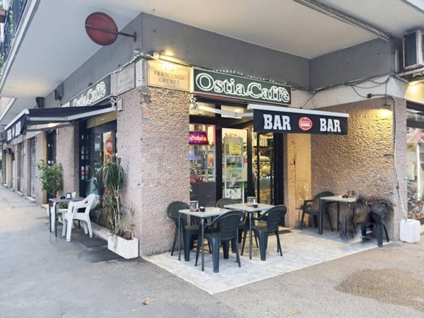 negozio in vendita a Roma in zona Ostia