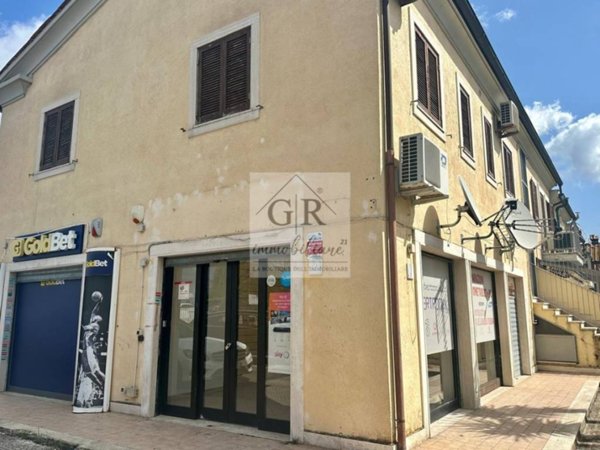 negozio in vendita a Roma in zona Tor di Quinto