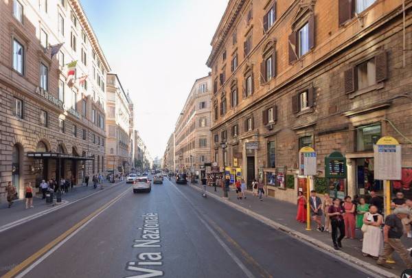negozio in vendita a Roma in zona Rione Monti/Campitelli