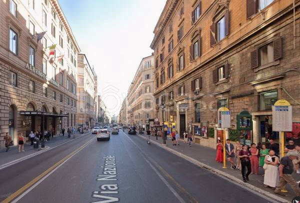 negozio in vendita a Roma in zona Rione Monti/Campitelli