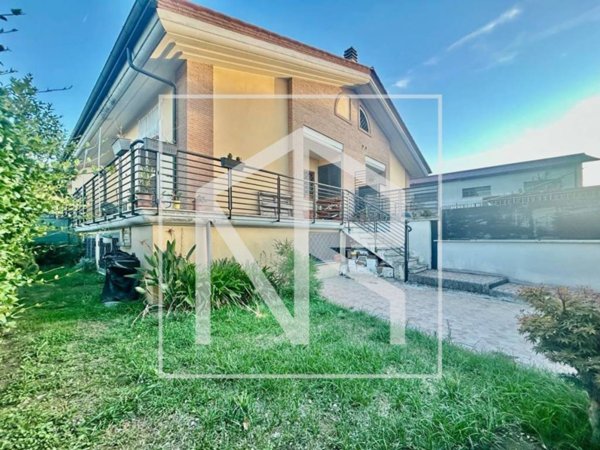 casa indipendente in vendita a Roma in zona Ponte di Nona