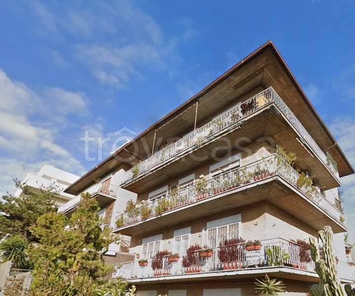 appartamento in vendita a Roma in zona Appio Pignatelli
