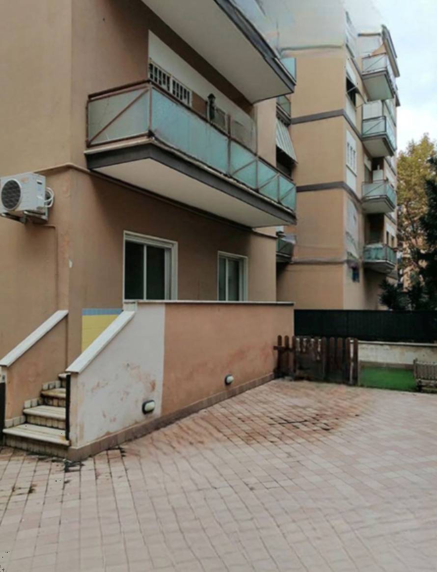 ufficio in vendita a Roma in zona Ostia