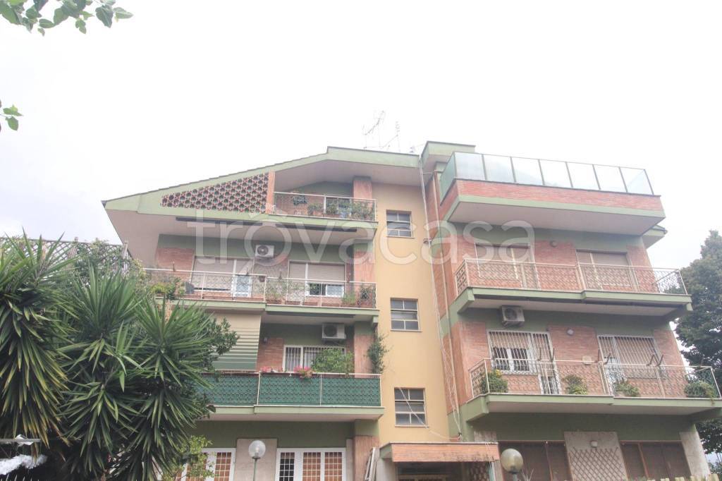 appartamento in vendita a Roma in zona Appio Claudio