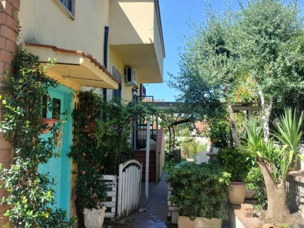 casa indipendente in vendita a Roma in zona Finocchio
