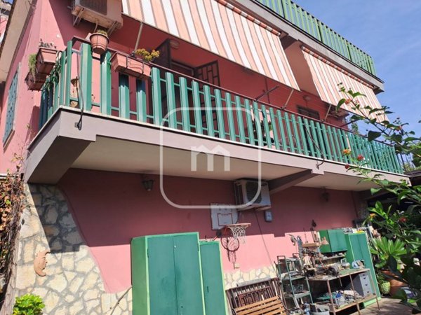 casa indipendente in vendita a Roma in zona Finocchio