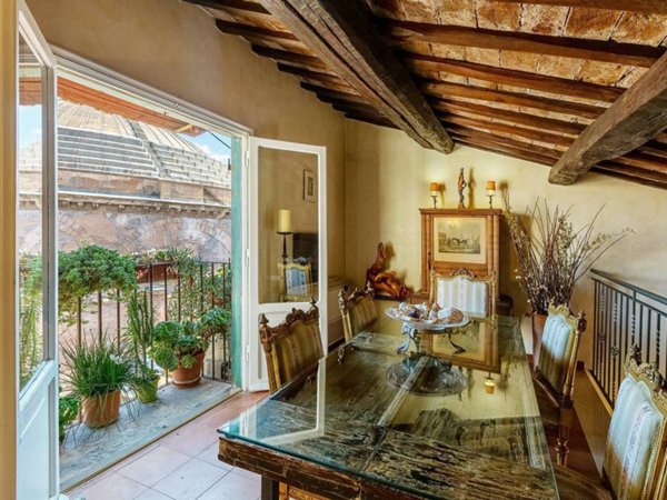 appartamento in vendita a Roma in zona Pigna - Sant'Angelo