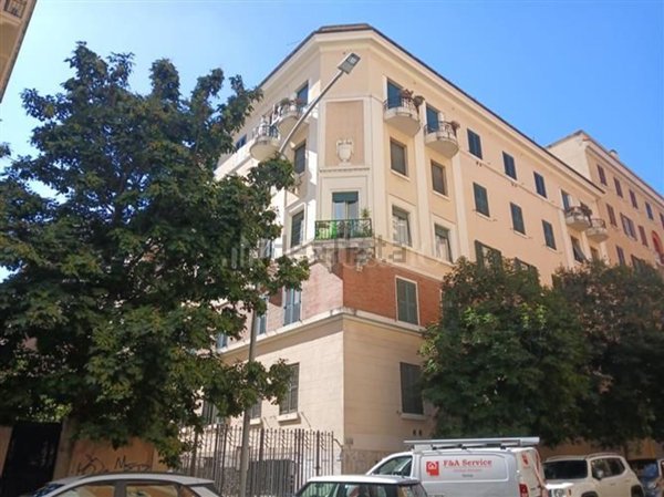 ufficio in vendita a Roma in zona Appio Latino