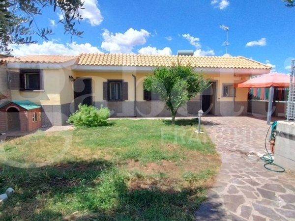 casa indipendente in vendita a Roma in zona Castelverde