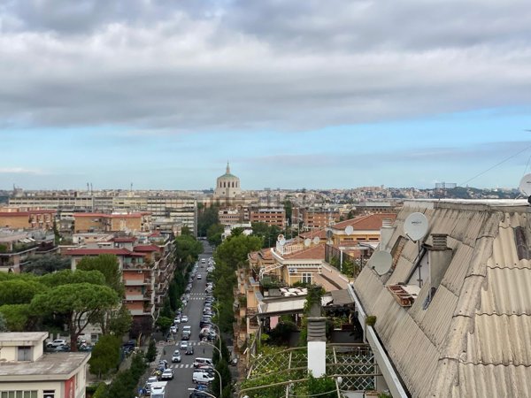 appartamento in vendita a Roma in zona Ardeatino
