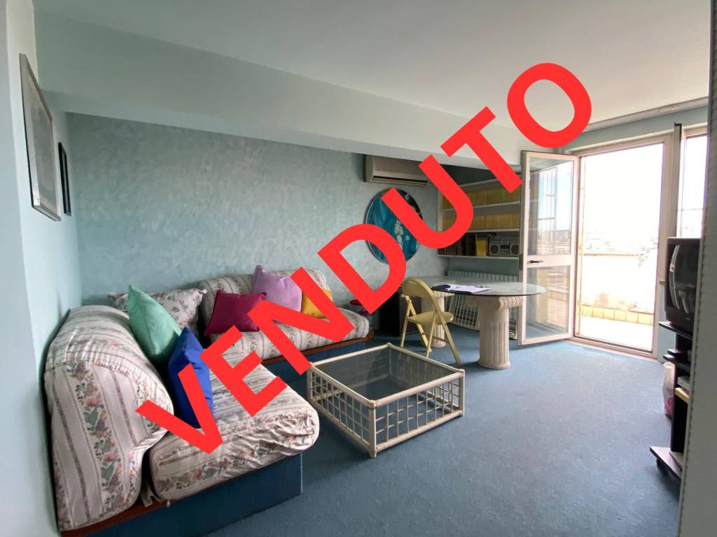 appartamento in vendita a Roma in zona Ardeatino