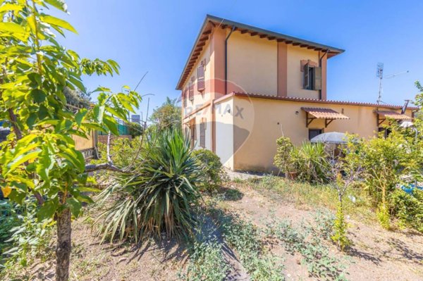 casa indipendente in vendita a Roma in zona Finocchio