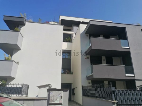 appartamento in vendita a Roma in zona Tor Bella Monaca