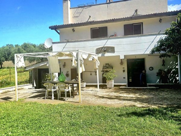 casa indipendente in vendita a Roma in zona Trigoria