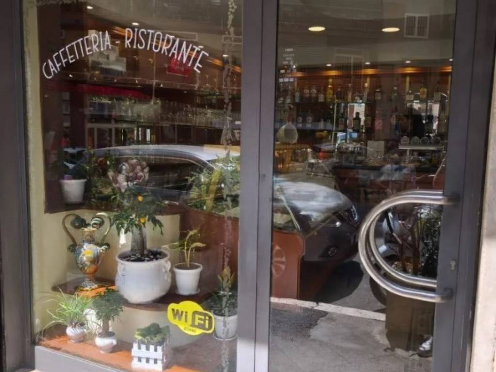 negozio in vendita a Roma in zona Collatino