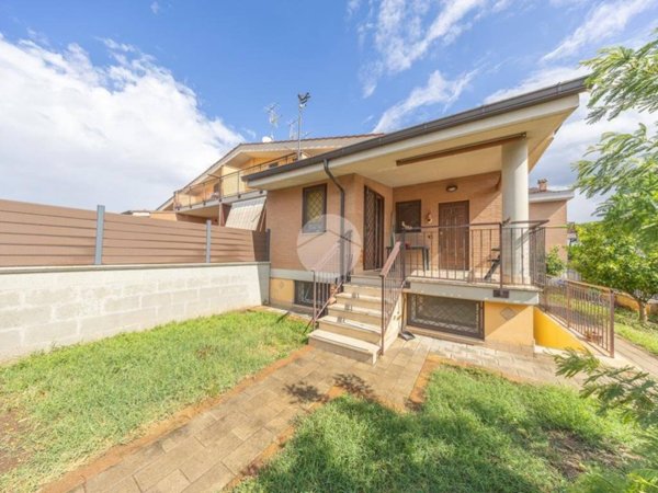 casa indipendente in vendita a Roma in zona Castelverde